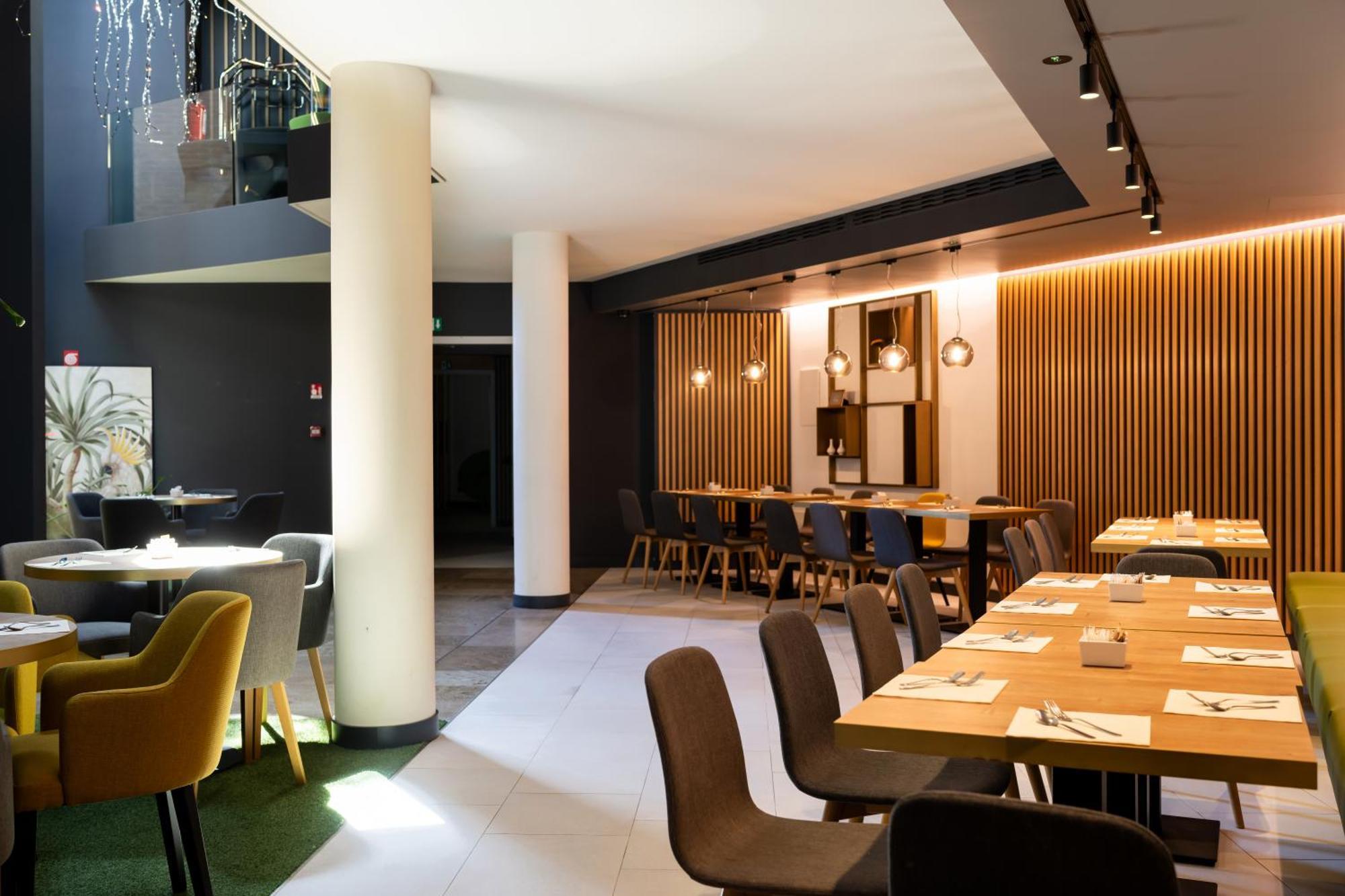 Aparthotel Elite & 4*