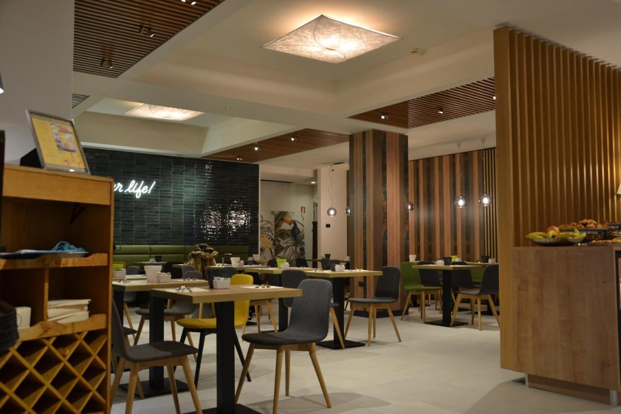 Aparthotel Elite & 4*